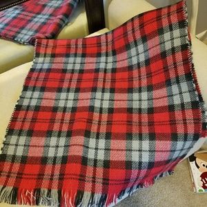 Limited blanket scarf